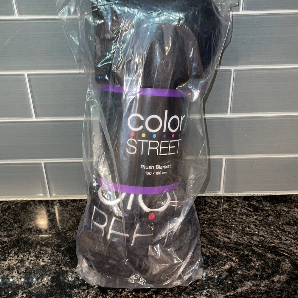 Color Street Throw Blanket NWT
